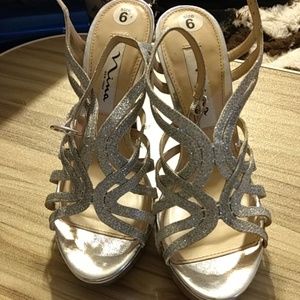 Size 6 Nina Platform heels
